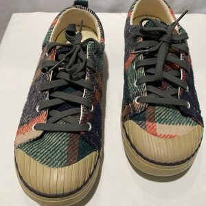 Ladies Keen sneakers